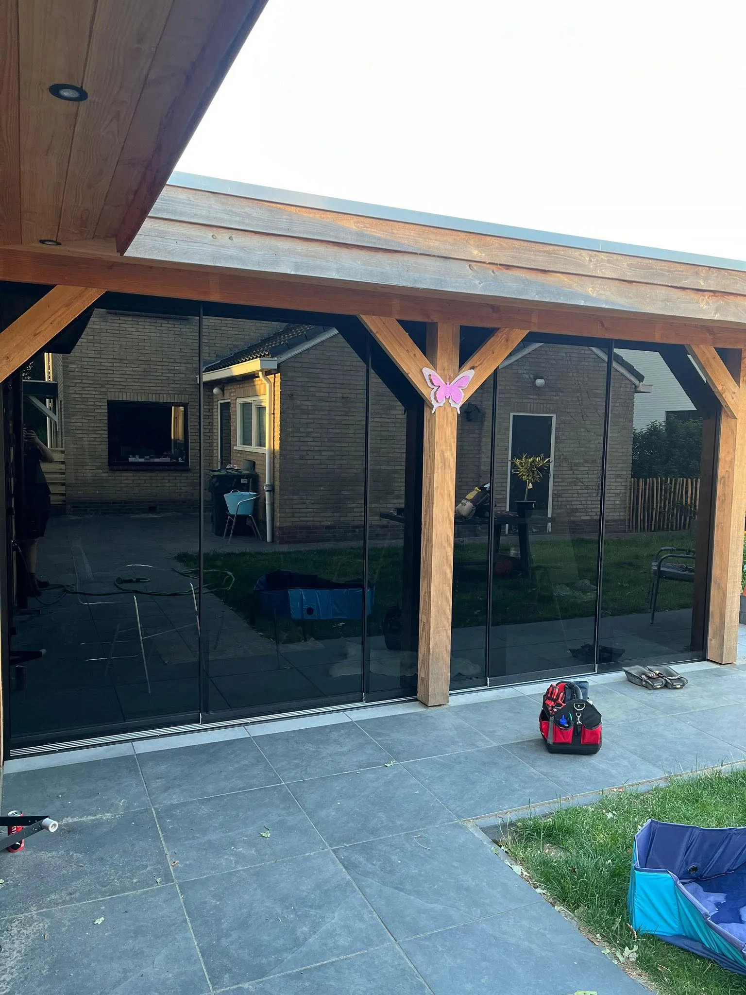 Van grondwerk tot glazen schuifwand