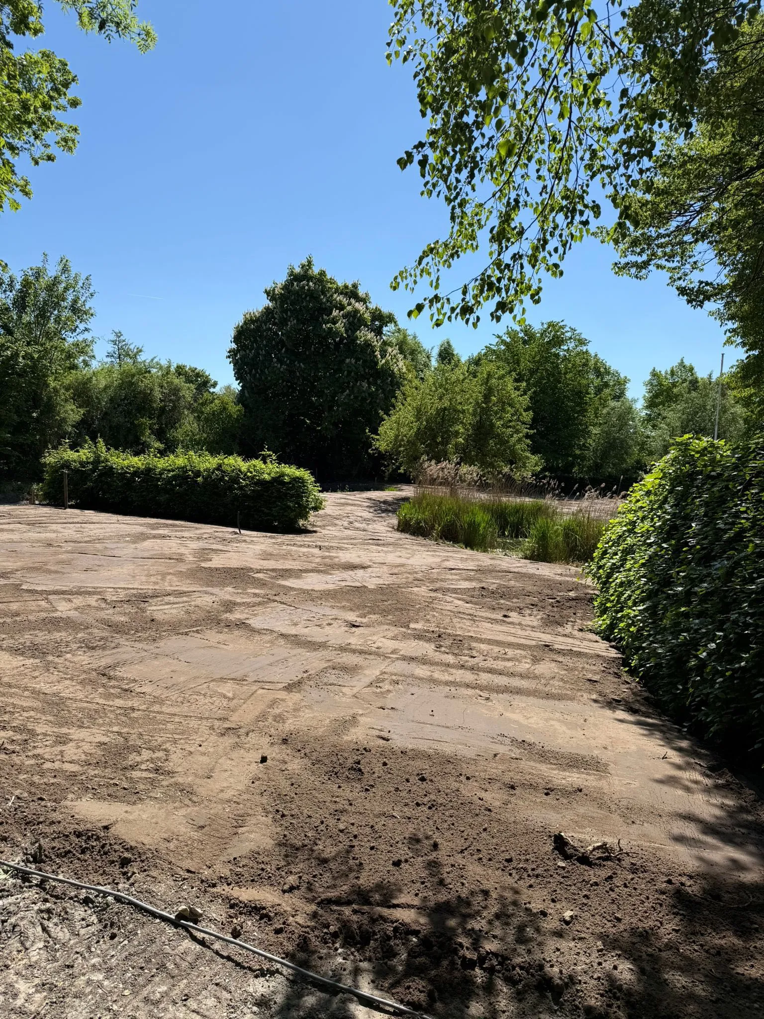 Grondwerk rondom de vijver — foto 2