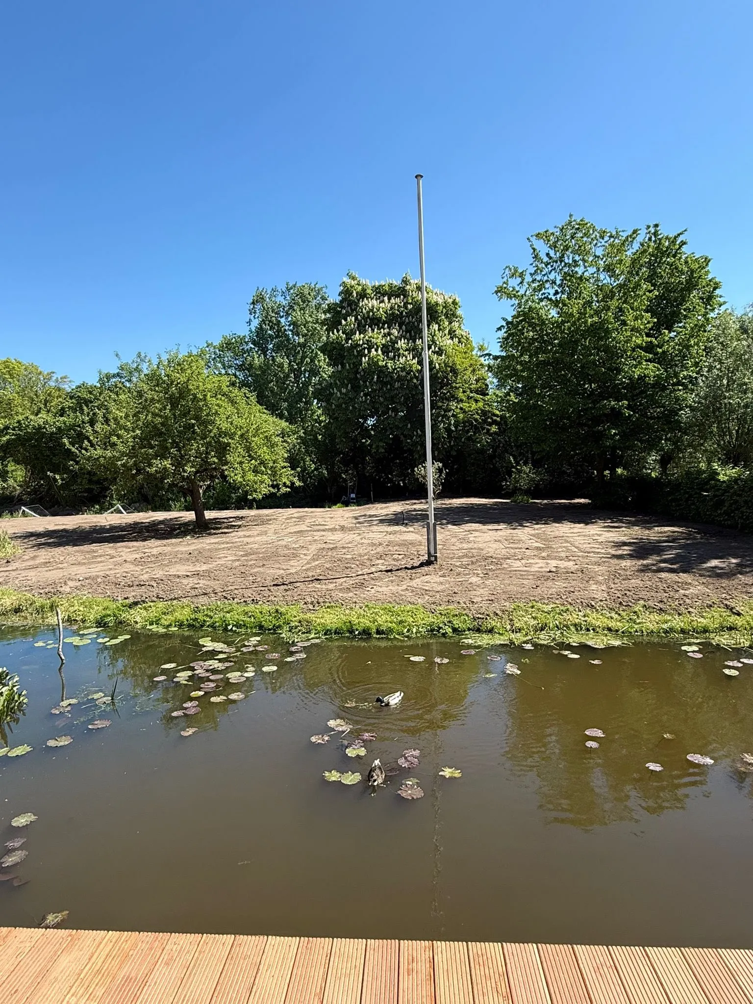 Grondwerk rondom de vijver — foto 3